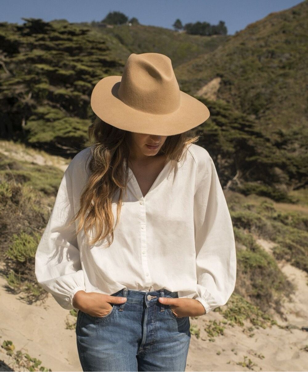 ✨OUTERKNOWN Brown Folk Sz Small Top✨